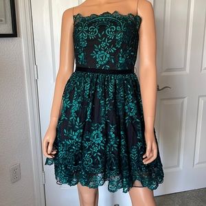 Beautiful “SAY YES TO THE DRESS” black/teal strapless cocktail/prom dress. Sz 3